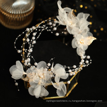 Элегантные аксессуары для свадебных волос белый цветок головокружительная повязка на голову ручной повязкой. Женщины свадебные свадебные прически.